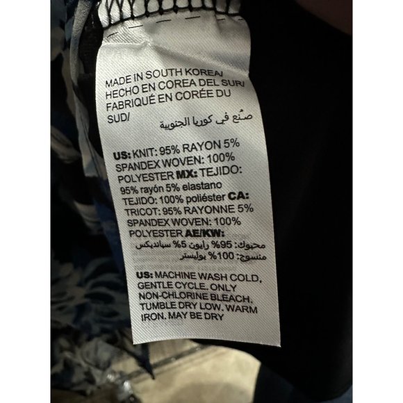 Chico’s NWT size 1 (M) navy blue floral print crossover drape long sleeve top - Picture 6 of 9